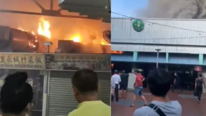 1 individu dibawa ke SGH kerana kelecuran selepas gerai pusat penjaja Marsiling terbakar 1 individu dibawa ke SGH kerana kelecuran selepas gerai pusat penjaja Marsiling terbakar