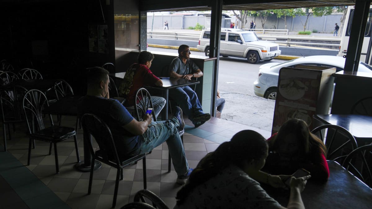 Venezuela Power Power to begin returning in Venezuela, government says, amid nationwide ...