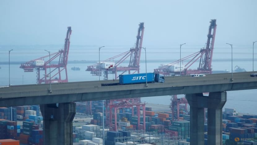 Britain urges net zero global shipping emissions by 2050 Britain urges net zero global shipping emissions by 2050