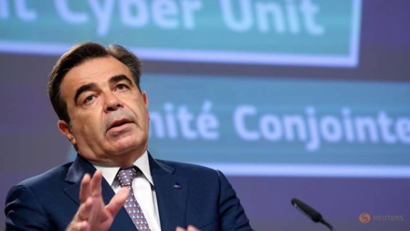 Commission plans EU cyber unit to tackle online crime Commission plans EU cyber unit to tackle online crime