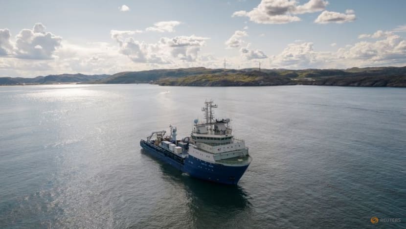 Russia starts operation to lay undersea fibre optic cable through Arctic Russia starts operation to lay undersea fibre optic cable through Arctic