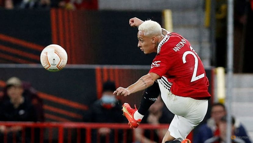 Soccer-Man Utd's Antony says his tricks are 'art' and will carry on Soccer-Man Utd's Antony says his tricks are 'art' and will carry on