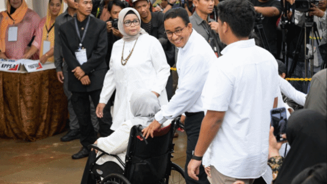 印尼总统佐科和三名候选人完成投票
