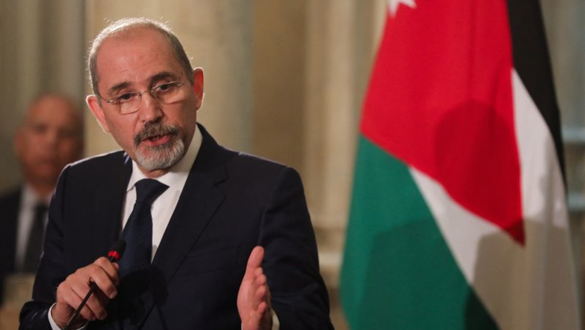 Truce talks between Israel and Hamas to resume on Sunday in Cairo, according to Egyptian television station Truce talks between Israel and Hamas to resume on Sunday in Cairo, according to Egyptian television station