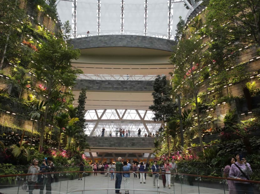 More than half a million Singapore residents visited Jewel in the first week that it opened, and going forward, Changi expects six out of 10 visitors to be Singapore residents. More than half a million Singapore residents visited Jewel in the first week that it opened, and going forward, Changi expects six out of 10 visitors to be Singapore residents.