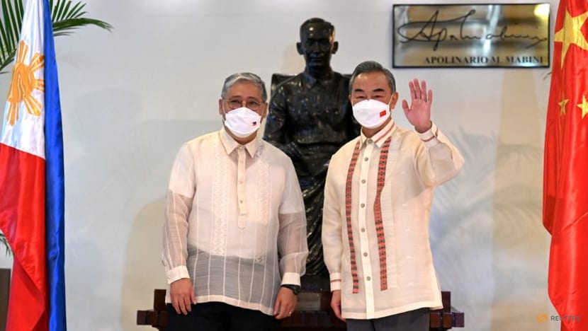 China foreign minister seeks 'new golden era' of ties with Philippines China foreign minister seeks 'new golden era' of ties with Philippines