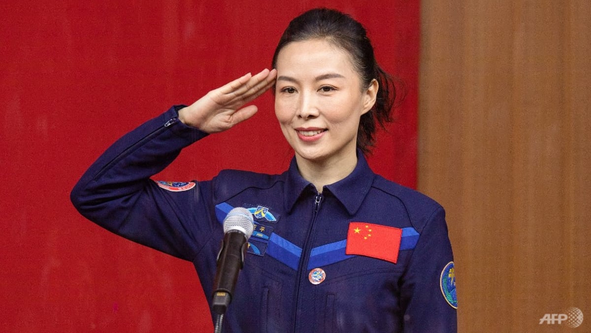 Astronot menjadi wanita China pertama yang melakukan spacewalk