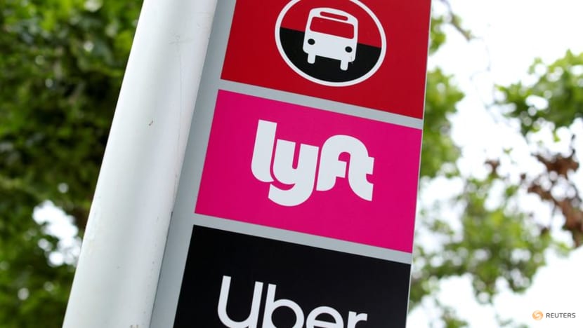 Investors dump Lyft on signs Uber is snatching market share Investors dump Lyft on signs Uber is snatching market share