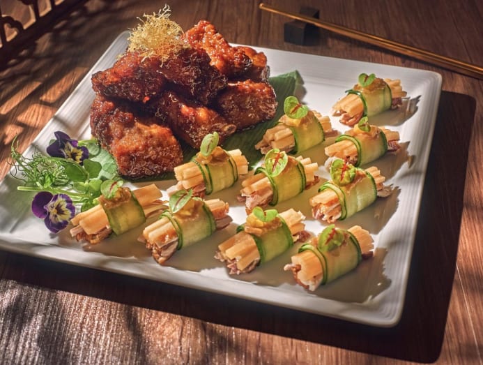 yuan_yang_rolls_deep-fried_spare_ribs_in_zheng_jiang_style