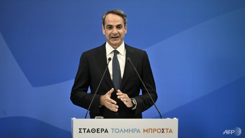 Greece PM eyes new polls for absolute majority after win