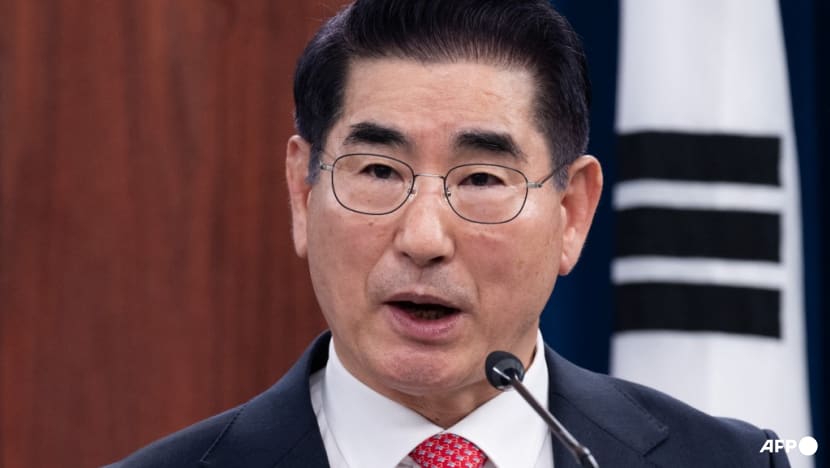 Güney Kore eski savunma bakanı Kim Yong-hyun isyan nedeniyle resmen tutuklandı Güney Kore eski savunma bakanı Kim Yong-hyun isyan nedeniyle resmen tutuklandı