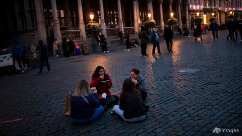 European leaders urge wider curbs as COVID-19 sweeps continent, batters US European leaders urge wider curbs as COVID-19 sweeps continent, batters US