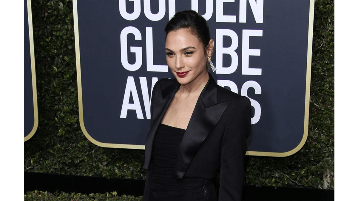 Gal Gadot was a soldier at Golden Globes 8days