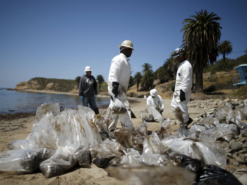 Gallery: Crews work to clean California beach fouled by oil pipeline spill