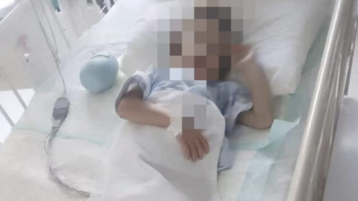 冷水泡脚 热水烫头 中国五岁男童遭母虐待致截肢