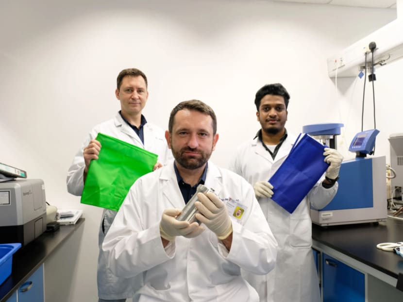 (Left to right) Members of the Nanyang Technological University research team include Dr Andrei Veksha, senior research fellow at the Residues & Resource Reclamation Centre at the Nanyang Environment and Water Research Institute, Assistant Professor Grzegorz Lisak, and research associate Ashiq Ahamed. (Left to right) Members of the Nanyang Technological University research team include Dr Andrei Veksha, senior research fellow at the Residues & Resource Reclamation Centre at the Nanyang Environment and Water Research Institute, Assistant Professor Grzegorz Lisak, and research associate Ashiq Ahamed.