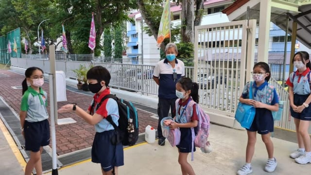 小学和特殊教育学校 小六离校考试期居家学习期延长一天