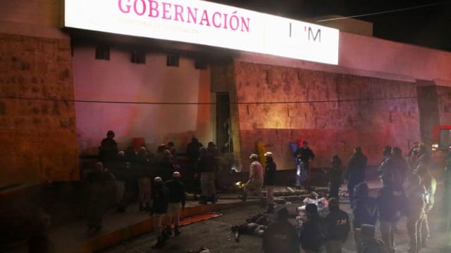 墨西哥移民拘留中心大火 死亡人数增加到至少39人
