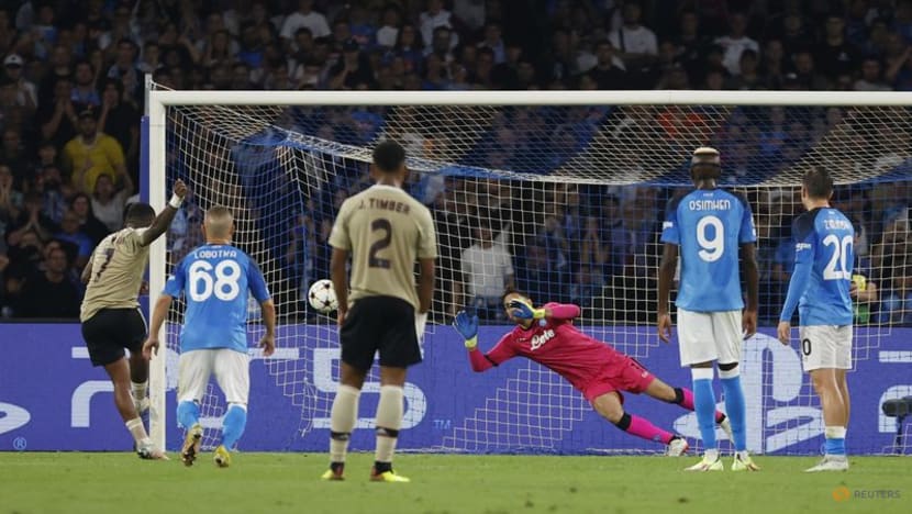 Napoli sink Ajax to keep up 100% record and reach last 16 Napoli sink Ajax to keep up 100% record and reach last 16