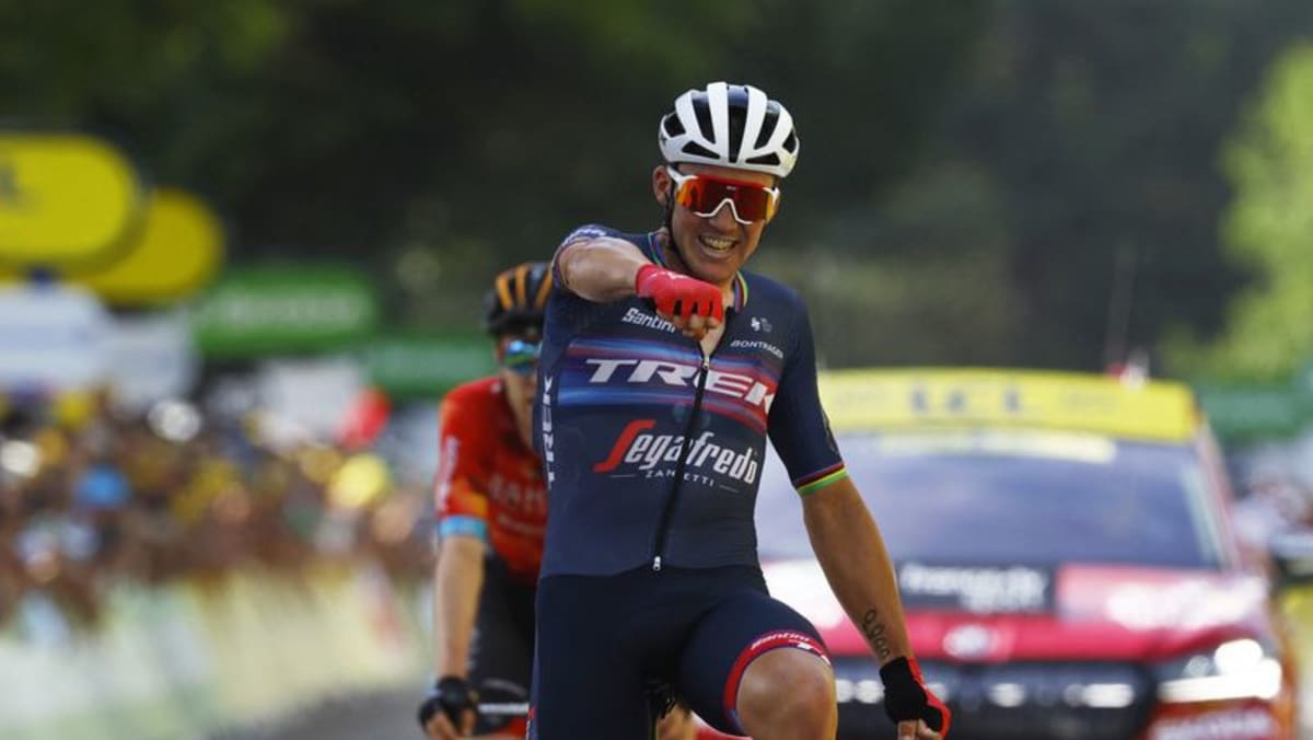 Roglic mengalami crash saat Pedersen memenangkan etape ke-16 Vuelta