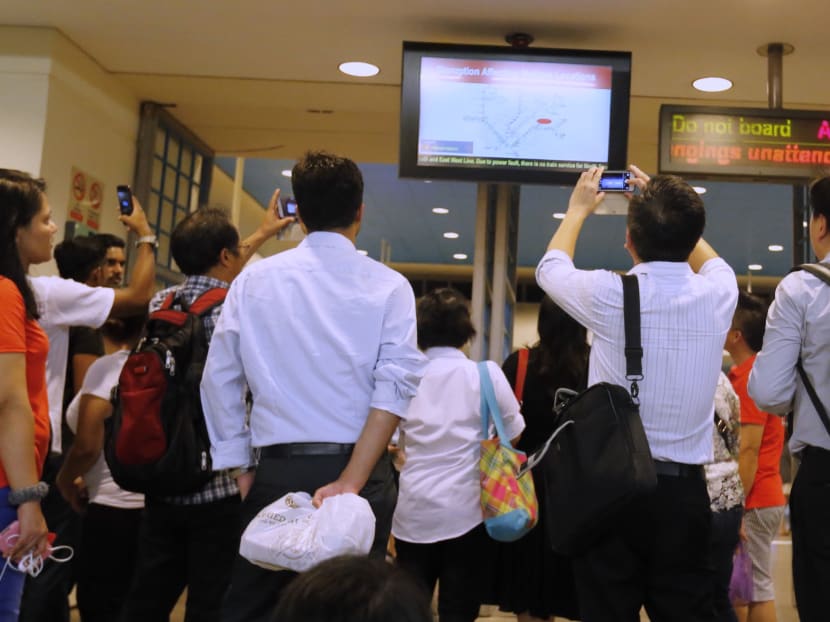 MRT breakdown: North-South, East-West lines down for hours MRT breakdown: North-South, East-West lines down for hours