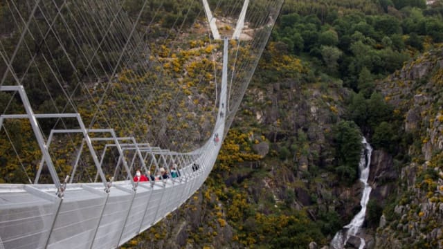 全长516米世界最长吊桥开放 过桥者：步步惊心