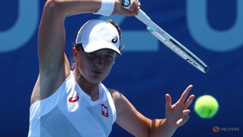 Olympics-Tennis-Swiatek makes quick start as Tokyo heat takes a toll Olympics-Tennis-Swiatek makes quick start as Tokyo heat takes a toll