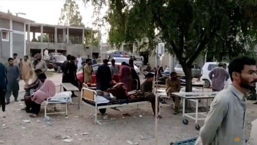 Pakistan quake kills at least 20, injures hundreds Pakistan quake kills at least 20, injures hundreds