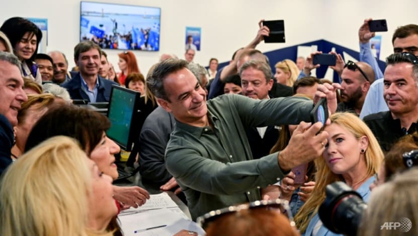 Greece PM eyes new polls for absolute majority after win