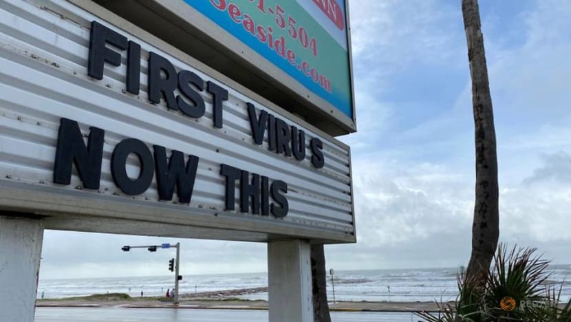 US energy firms tally hurricane damage, plot restarts as Laura races north US energy firms tally hurricane damage, plot restarts as Laura races north