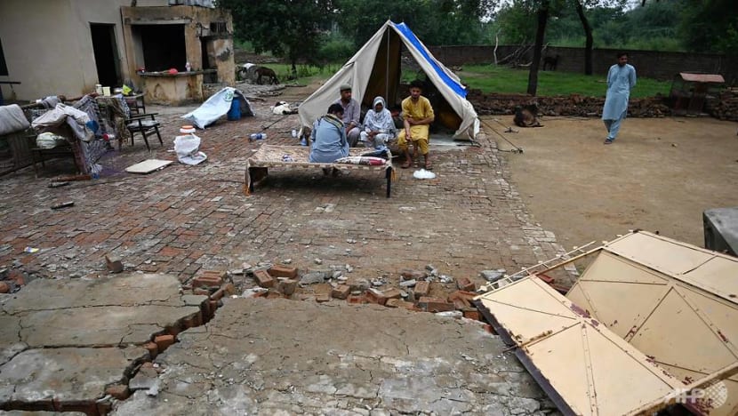 Shallow tremor rocks quake-hit area of Pakistan Shallow tremor rocks quake-hit area of Pakistan