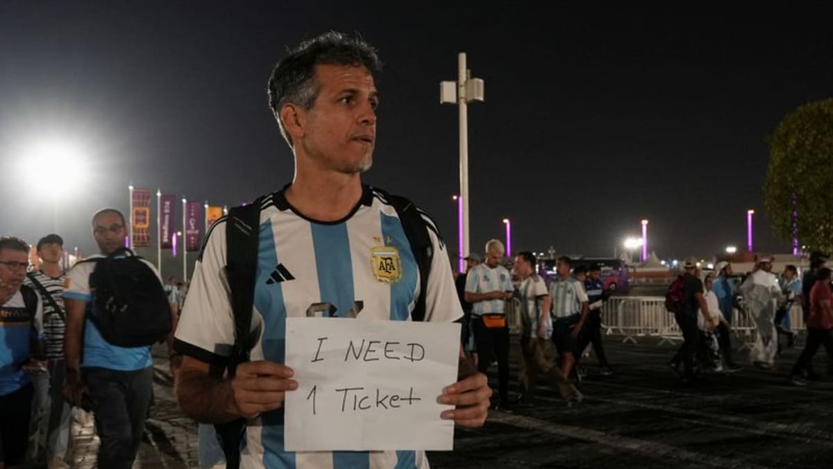 Penggemar yang putus asa beralih ke pedagang asongan ilegal di Qatar untuk mendapatkan tiket Piala Dunia