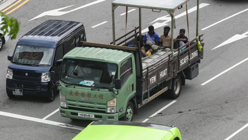 20221022 nlx worker transport lorry 3