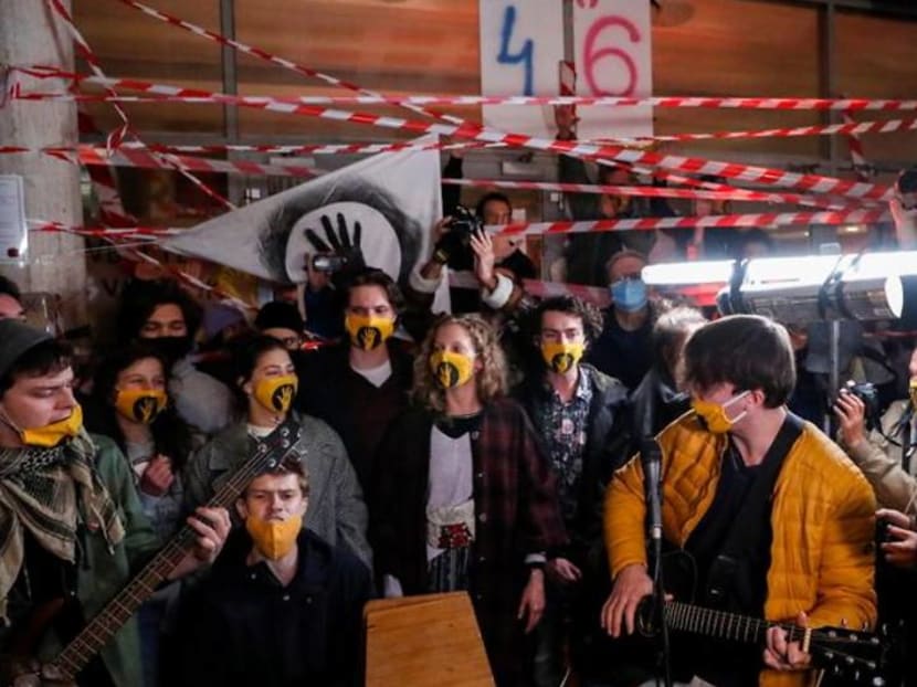 Hungary arts university protesters defy order to end blockade Hungary arts university protesters defy order to end blockade