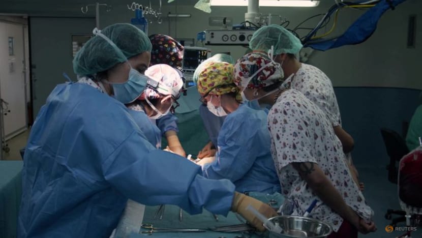 Spanish baby gets pioneering intestine transplant Spanish baby gets pioneering intestine transplant