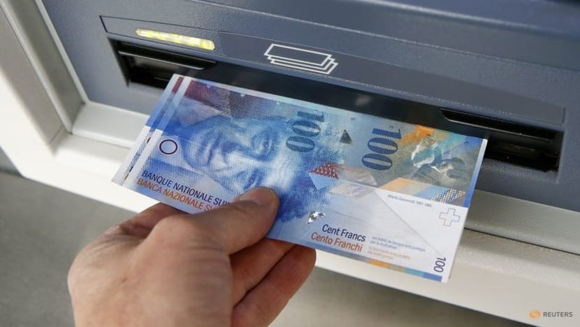 Investors dump shares on growth fears as Swiss, UK hike rates Investors dump shares on growth fears as Swiss, UK hike rates