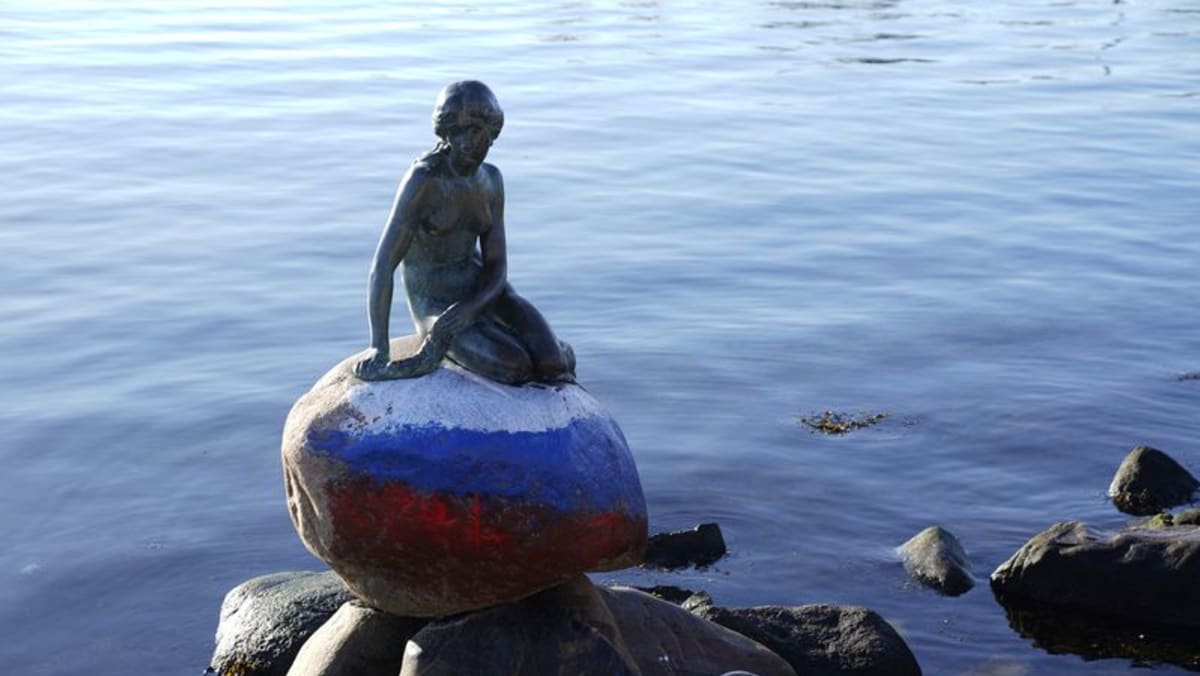 denmark-s-little-mermaid-statue-vandalised-with-russian-flag