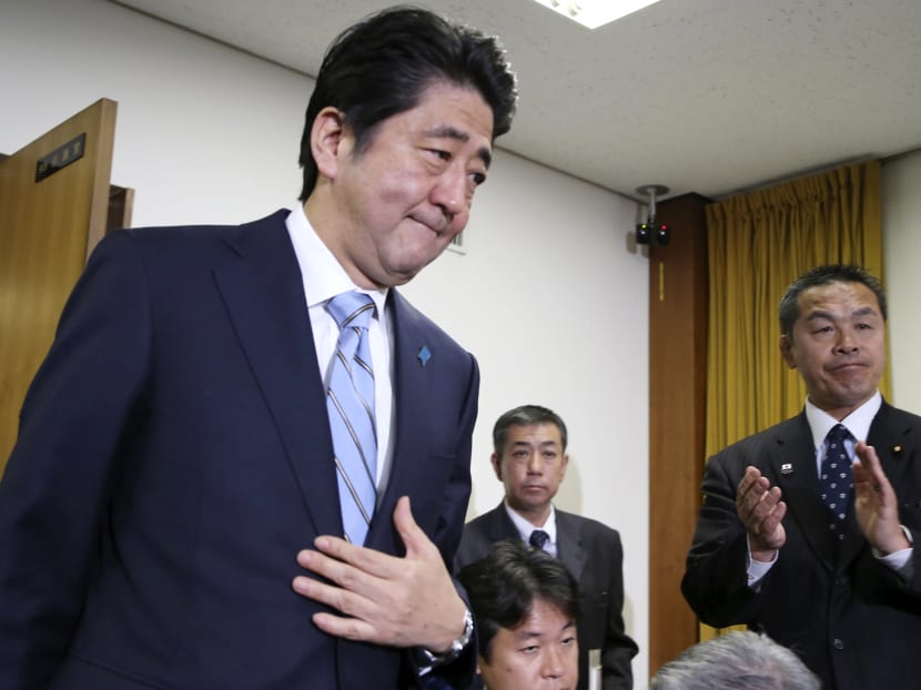 Japanese Prime Minister and leader of the ruling Liberal Democratic Party,  Shinzo Abe arrives a press conference at the party headquarters in Tokyo, Monday, Dec. 15, 2014. Photo: AP
