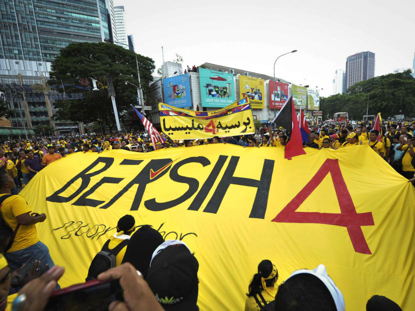 Malaysian protestors unfold a banner reading 'BERSIH 4' while marching through the city streets during a BERSIH (The Coalition for Free and Fair Elections) rally in Kuala Lumpur, Malaysia, on Aug 29, 2015. Photo: AP