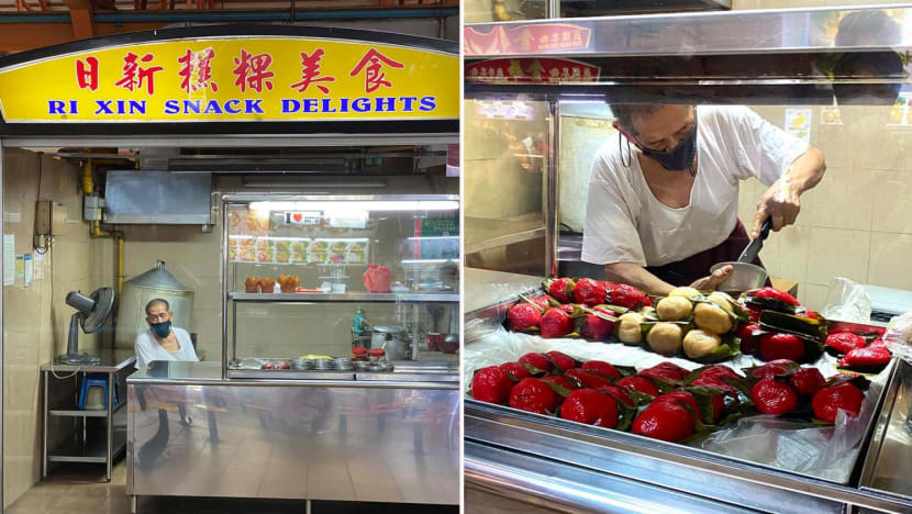 ‘Sad’ Kueh Uncle With Unsold Food At Maxwell Hawker Centre Is Actually Unbothered & Thriving ‘Sad’ Kueh Uncle With Unsold Food At Maxwell Hawker Centre Is Actually Unbothered & Thriving