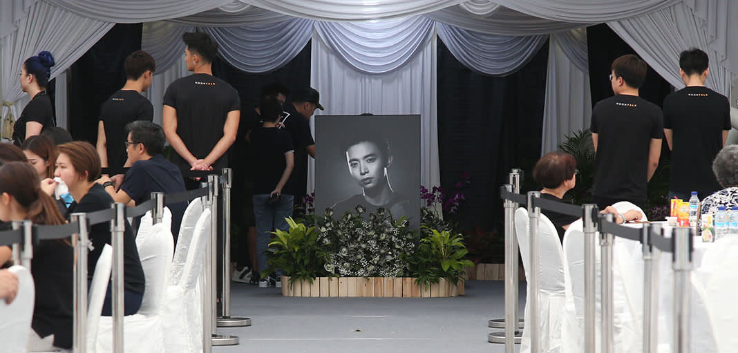 Aloysius Pang’s Wake: Stars And Singaporeans Say Their Final Tearful Goodbyes To The Actor Aloysius Pang’s Wake: Stars And Singaporeans Say Their Final Tearful Goodbyes To The Actor
