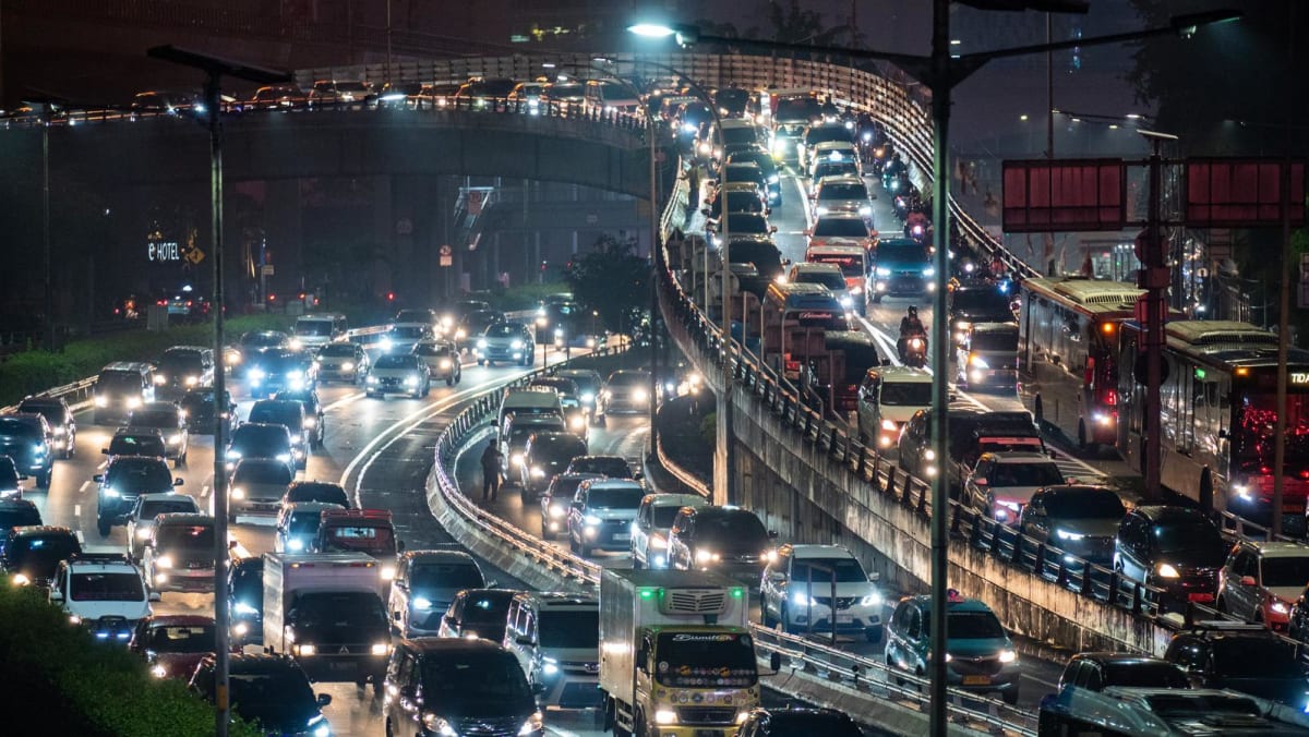 FOKUS: Bagaimana kota-kota di Asia Tenggara tidak memiliki ‘kemauan politik’ untuk mengatasi kemacetan lalu lintas yang terkenal buruk
