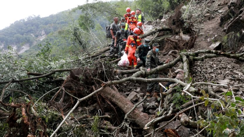 Downpours and mudslides hamper China's Sichuan earthquake rescue mission Downpours and mudslides hamper China's Sichuan earthquake rescue mission