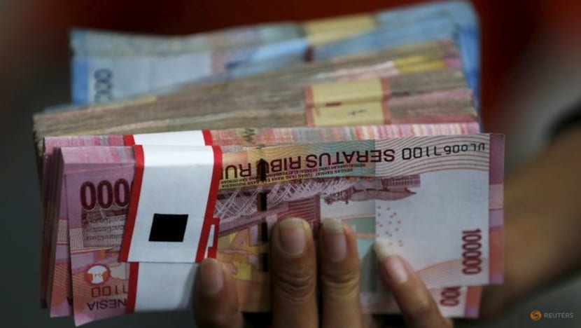 Investors trim short bets on most Asian FX, but stay bullish on China's yuan - Reuters poll Investors trim short bets on most Asian FX, but stay bullish on China's yuan - Reuters poll