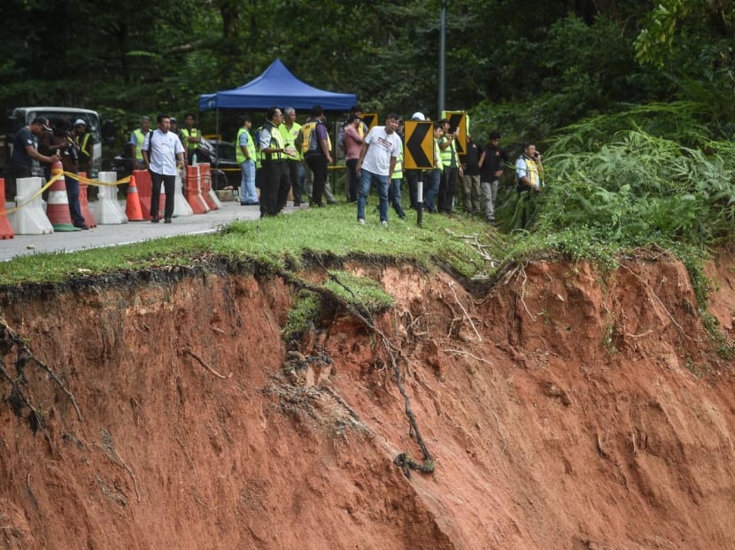 People inspecting the damage after a landslide near Genting Highlands in Batang Kali, Selangor on Dec 16, 2022. 