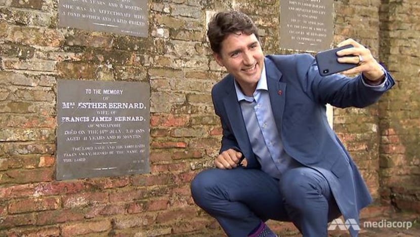 PM Kanada kunjungi Fort Canning beri penghormatan kepada moyang; terharu dengan hubungan keluarga di S'pura