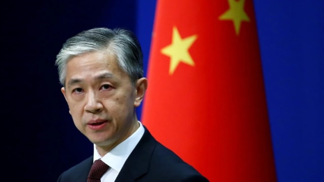 中国愿同菲律宾合作 通过对话妥善管控分歧