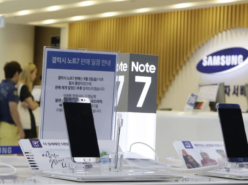 Customers wait for recall of their Samsung Electronics Galaxy Note7 smartphones as powered-off Galaxy Note7 smartphones are displayed at the company's service centre in Seoul, South Korea.  Photo: AP