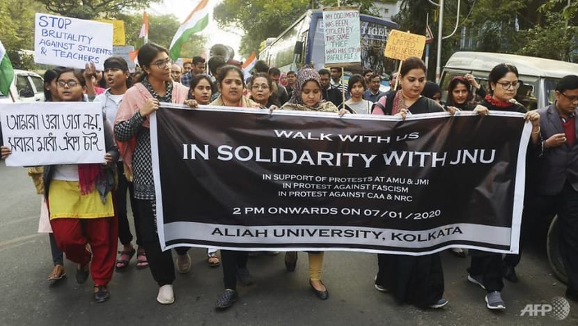 Dozen hurt in fresh Indian student clashes