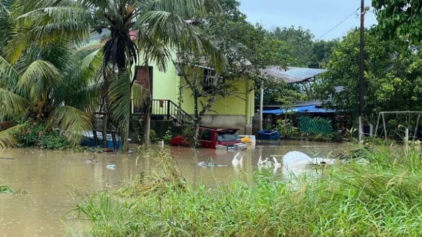 1,000 mangsa banjir di Johor, Pahang terima baucar peralatan eletkrik bernilai RM300 1,000 mangsa banjir di Johor, Pahang terima baucar peralatan eletkrik bernilai RM300